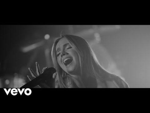 Danielle Bradbery - A Special Place (Live From Nashville)