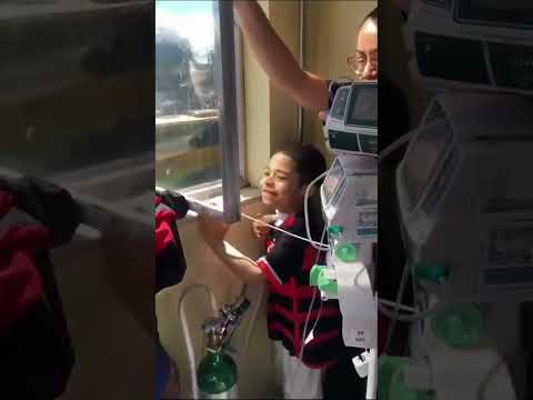 "Crianças internadas no hospital pediátrico no Rio de Janeiro, cantando o hino do Flamengo" Barra: Nação 12 &bull; Club: Flamengo