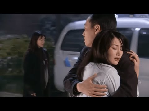 Wife sees her husband hug his first love, leaves in tears, and he desperately chases after her.