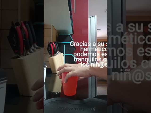 Vídeo relacionado con Disney Winnie the Pooh on a Picnic - Juego de vajilla infantil de polipropileno de 3 piezas, incluye plato, cuenco y vaso con Winnie the Pooh y sus amigos, apto para microondas y lavavajillas, para