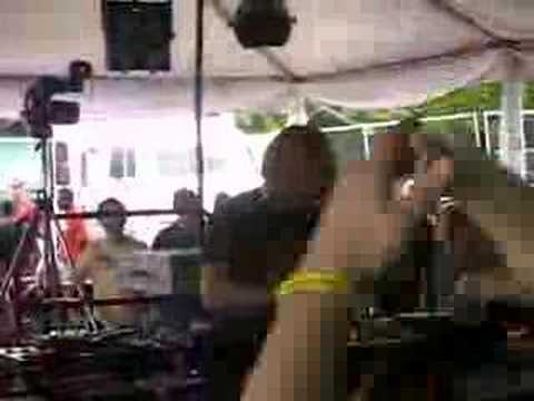 James Zabiela scratching @ DEMF 2008