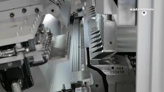 Salvagnini panel bender  P1 automatically bends a tray