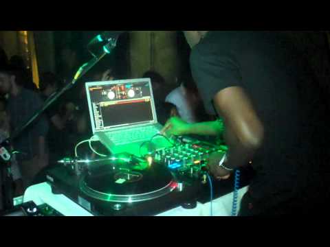 DJ THORO SPINNING  LIVE IN MUMBIA INDIA CLUB BOTTELS & CHIMNEY