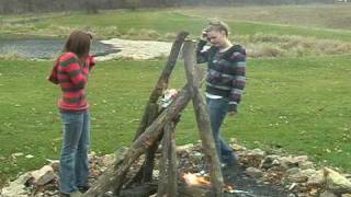 preview picture of video 'Chicks Build A Fire'