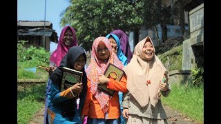 preview picture of video 'Despacito Versi Pondok Pesantren Tanbihul Ghofiliin (tangho) Spesial Hari Santri Nasional 2017'