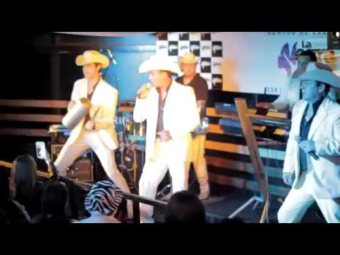 Los Machos de la Cumbia / La Nueva Fantasía Tropikal - En Vivo La Negra Calbuco (Sonido Ambiente)