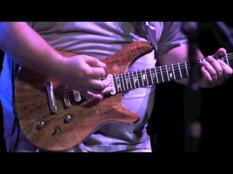 THE SHEFFIELD CREW - NO STRANGER (LIVE)