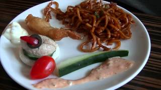 preview picture of video 'Fried Noodles, Prawn, Tuna, The Lounge, Renaissance Johor Bahru Hotel, P5'