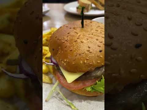 Coffee Club Hambúrguer de Queijo e Batatas Fritas