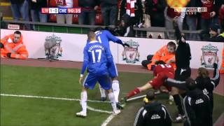 [閒聊] 死亡飛踹竟被無視 英超瞎裁奧利弗再掀罵戰