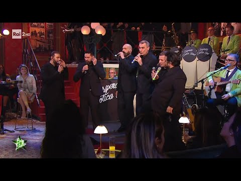 I Neri per caso cantano "Le ragazze" - Bar Stella 01/12/202