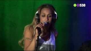 Glennis Grace   I Can't Stand The Rain live bij Evers Staat Op)
