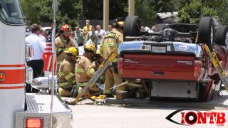 preview picture of video 'Seminole Fire Rescue Frees Occupant from Overturned Vehicle'