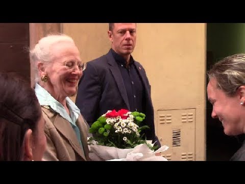 «Sua Maestà… la mia Regina». Quel bouquet di fiori che ha commosso Margrethe II di Danimarca