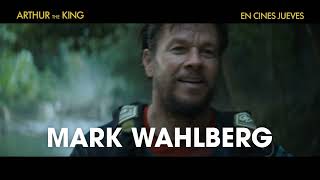 ARTHUR THE KING (2024) WINGS SPANISH JUEVES – Mark Wahlberg, Simu Liu, Juliet Rylance