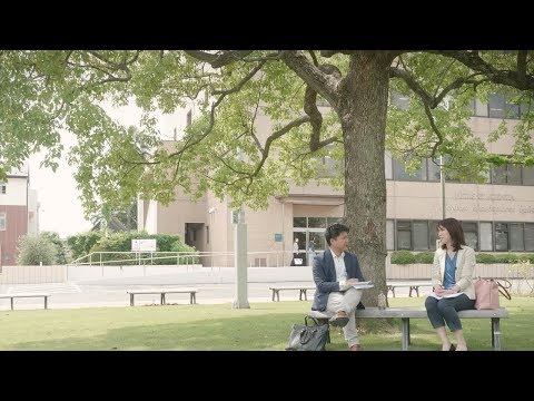 政治経済学科 政治経済学部で共に学んだ二人が、十数年ぶりに再会