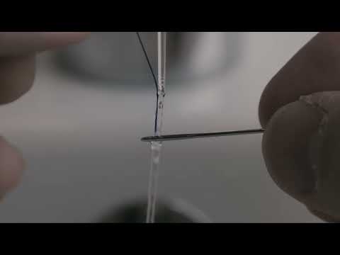 The easiest way to thread a needle LIFEHACK