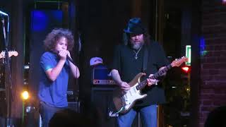Mighty Michael Mendelson on harmonica with Kenny Olson