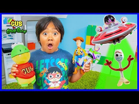 Toy Story 4 Pretend Play With Gus The Gummy Gator Kidstube Video - toy story 4 obby roblox