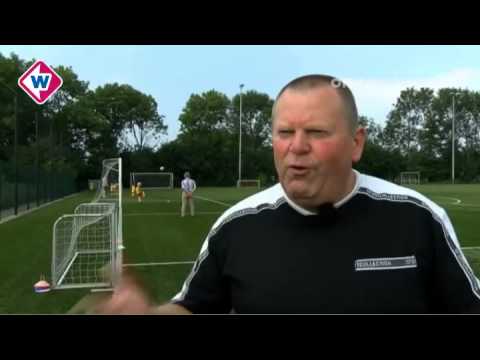 Jonge voetballertjes leren de basis bij Valken 68