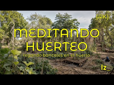 Riego de bancales con manguera en el Huerto Agroecológico de Lucas de General Pinto, Buenos Aires.