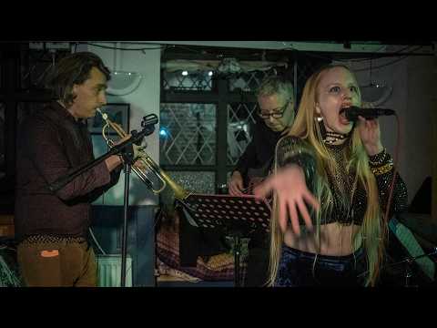 Thumbnail for Now Thank The Bees - ft Richard Jones (guitar) & Ben Thomas (trumpet) at The Queen's Head, Monmouth by Richard Jones