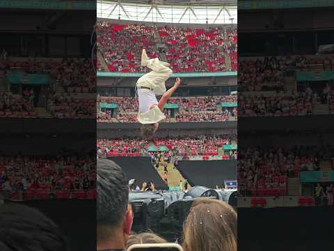 Benson Boone does a double backflip!!?? #erastour #bensonboone #taylorswifterastour