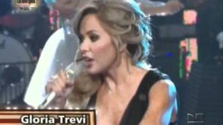 GLORIA TREVI  EN LA GRAN FINAL DE PEQUEÑOS GIGANTES.wmv