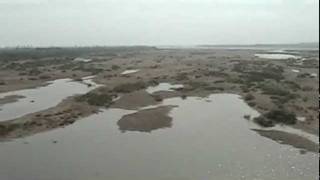 preview picture of video 'Crossing the mighty Godavari on the Bangalore Rajdhani'