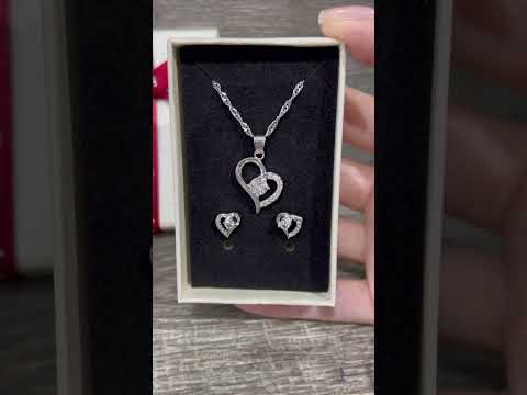 Подарок девушке набор "Ажурные сердечки в серебре" колье и серьги пусеты с цирконами в коробочке - фото 1 - id-p2295384340