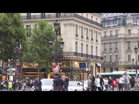 Youri Menna plays Hey jude to Paris.