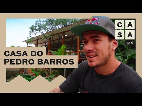 Pedro Barros et son père André devant le bowl construit dans le jardin familial