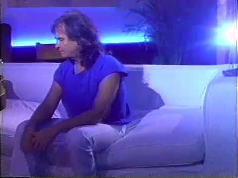 Videoclip de Se divierte y ya no piensa en mi (Se diverte e já não pensa em mim) (Album Version) — Roberto Carlos
