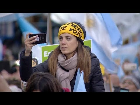 الأرجنتينيون يتوجهون إلى صناديق الاقتراع لاختيار رئيس جديد للبلاد