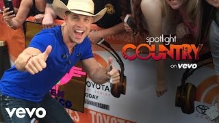 Spotlight Country - Dustin Lynch's 'One Hell of a Night' Hits #1 (Spotlight Country)