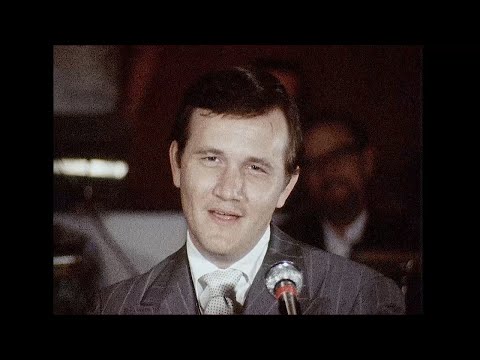 Roger Miller Discusses "You Can't Rollerskate in a Buffalo Herd" - October 1969