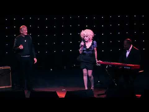 Shattered Dreams - Cyndi Lauper Live / Charlie Musselwhite