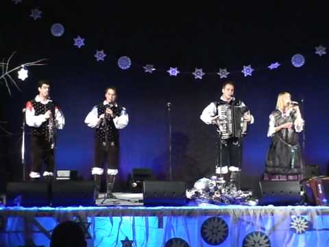 Ansambel Minutka-Pod cvetočimi kostanji (v živo)