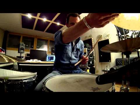 DRUM LESSON J.J. FLUECK: Half Time Shuffle (Purdie, Bonham, Porcaro)