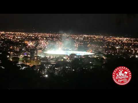"Recibimiento vs Junior / NO puede entrar la hinchada? La gente responde con 5 min de pirotécnicos!" Barra: Frente Rojiblanco Sur &bull; Club: Junior de Barranquilla &bull; País: Colombia
