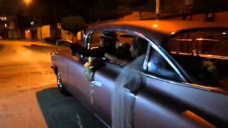 RECIEN CASADOS SE LLEVAN EL PINK CADILLAC DEL CAPO