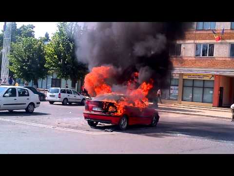 bmw in flacarii in centru onesti