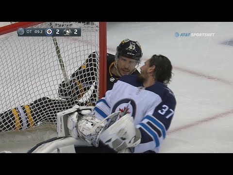 Sidney Crosby Shows Immediate Concern For Connor Hellebuyck After Making Contact