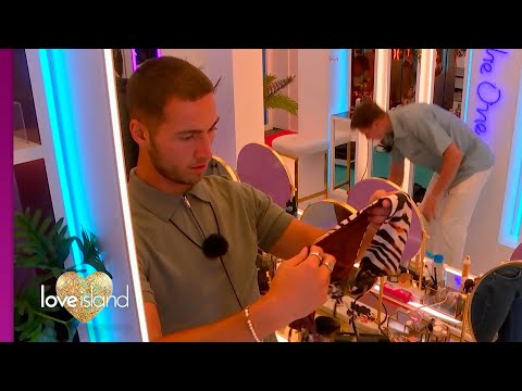 The boys pack the girls' Casa Amor cases 🧳 | Love Island Series 9