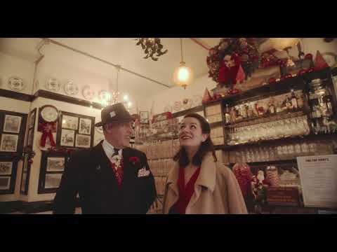 Viv the Spiv & Robin try to be professional for Christmas