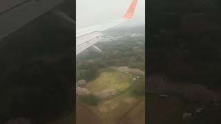 桜の季節♪　雲間から成田へ着陸の瞬間！　ソウル発チェジュ航空の便。