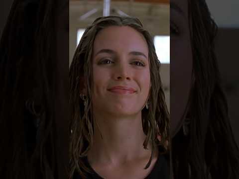 She’s got a spirit finger for you | 🎬 Bring It On (2000)