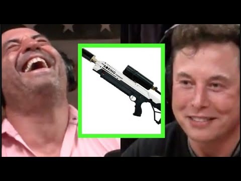 Joe Rogan se ptá Elona Muska na nápad s plamenometem