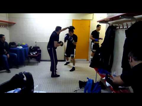 Sergiy Derevyanchenko si scalda prima del match contro Michel Tavares