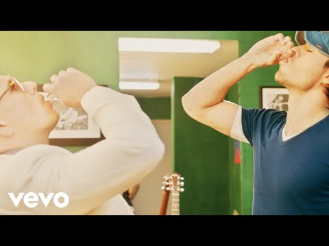 Enrique Iglesias - Let Me Be Your Lover ft. Pitbull